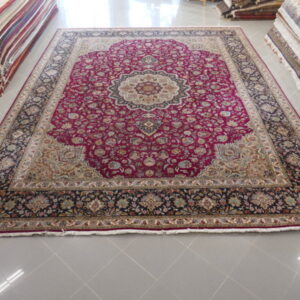 tappeto persiano tabriz molto elegante fondo vinaccio da salotto