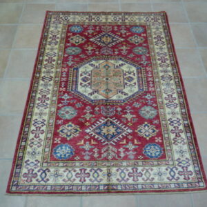 tappeto orientale kazak da salotto fondo rosso