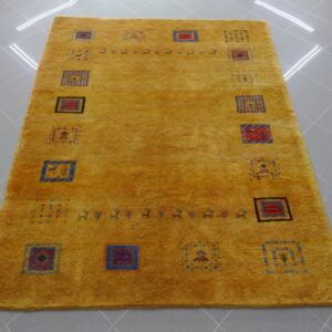 tappeto persiano gabbeh gashgai moderno fondo giallo da salotto