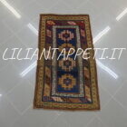 piccolo tappeto caucasico kazak antico 139x79 cm fondo blu