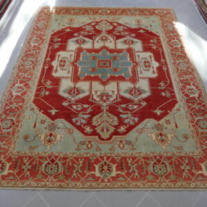 heriz serapi tappeto persiano da sala 300x250 fondo rosso avorio verde chiaro da sala