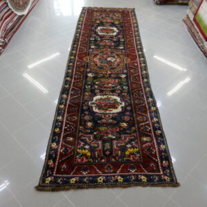 antico tappeto passatoia bakhtiari bibibaf a fiori su fondo blu molto lunga