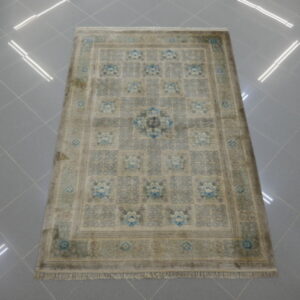 tappeto cinese da salotto molto decorativo fondo chiaro tutto seta