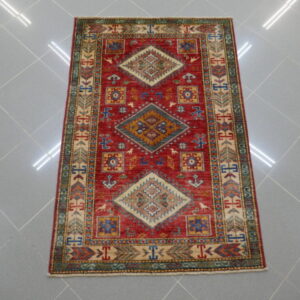 tappetino orientale moderno kazak fondo rosso scendiletto