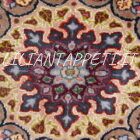 Tappeto persiano Tabriz 60 Raj extrafine fondo avorio con medaglione centrale e bordura rosso annodato a mano misto seta 195x201 cm